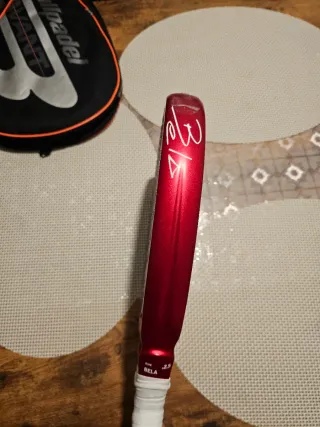 Pala de pádel Wilson roja