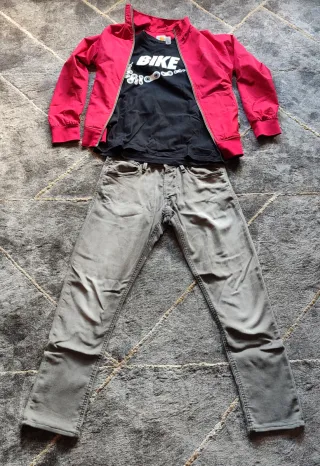 Conjunto Carhartt Chaqueta Roja y Jeans