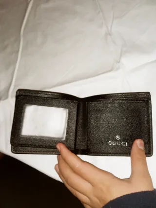 Portafoglio Gucci Nero con Logo Dorato