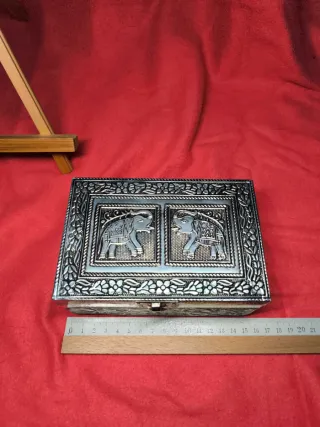 Caja joyero plateada elefantes decorada