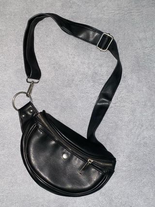 Riñonera Bershka Negra