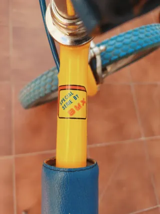 Bici BMX Akimoto amarilla y Azul