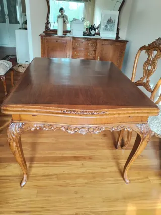 Comedor antiguo de castaño restaurado.