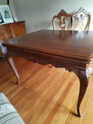 Comedor antiguo de castaño restaurado.