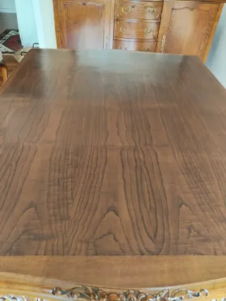 Comedor antiguo de castaño restaurado.