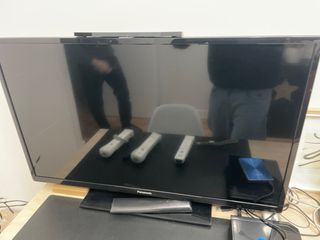 Consola Nintendo Wii Negra con tres mandos