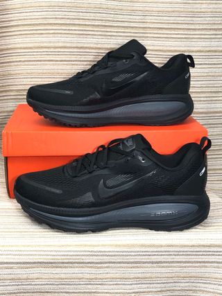 Nike Vomero 18 Talla 42