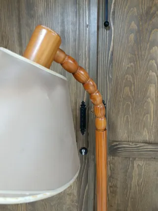 Lámpara de pie de madera y tela