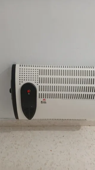 Radiador eléctrico FM blanco y negro