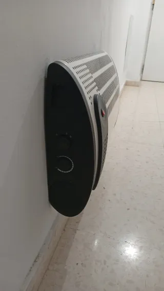 Radiador eléctrico FM blanco y negro