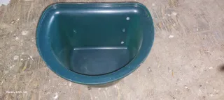 Comedero para caballos verde