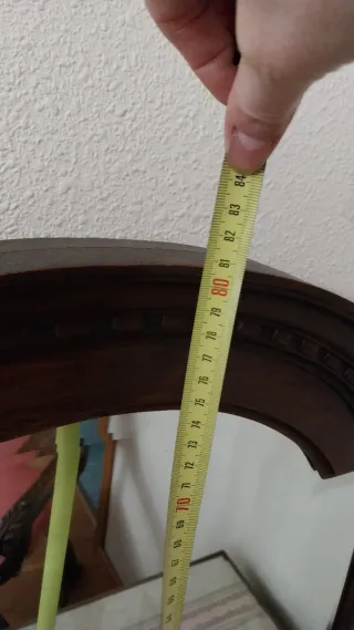 Antiguo tocador de madera con espejo