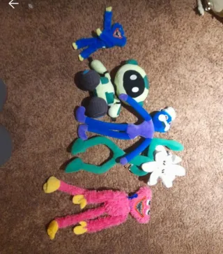 Lote de peluches:20€,grandes por:7€ El pequeño:3€