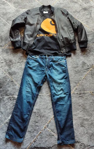 Camiseta Carhartt y bomber outfit casual