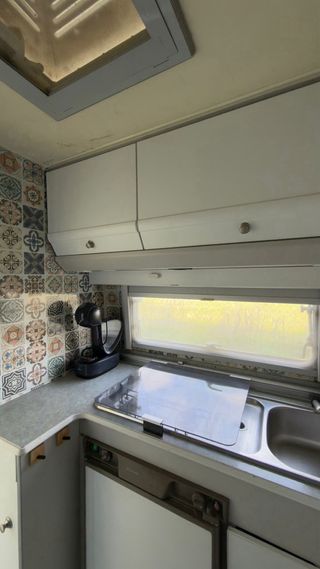 Caravana Beyerland – Siempre en techado  9200€