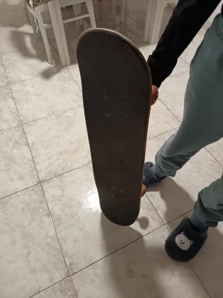 Monopatín DC Shoes.