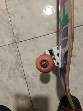 Monopatín DC Shoes.