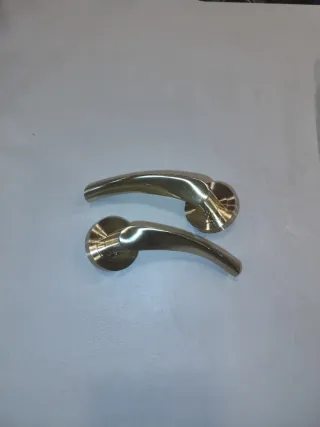 Manillas para puerta color dorado (2 unidad