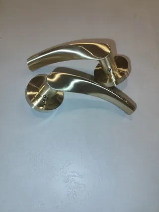 Manillas para puerta color dorado (2 unidad