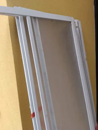 Box doccia in vetro e metallo