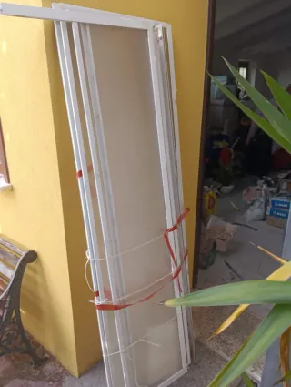 Box doccia in vetro e metallo