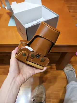 Funda Cámara MegaGear Marrón