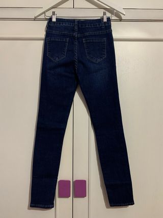 Vaqueros Azules con Bordado floral