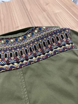 Chaqueta verde Stradivarius tribal