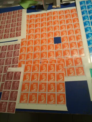 Un montón de sellos nuevos.