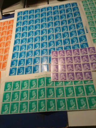 Un montón de sellos nuevos.