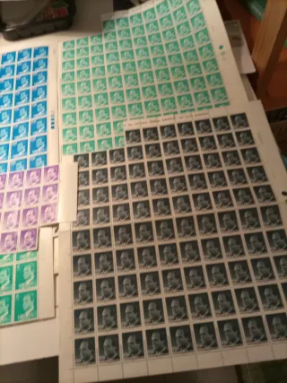 Un montón de sellos nuevos.