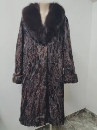 Abrigo de astracán con denso cuello en Vis0n