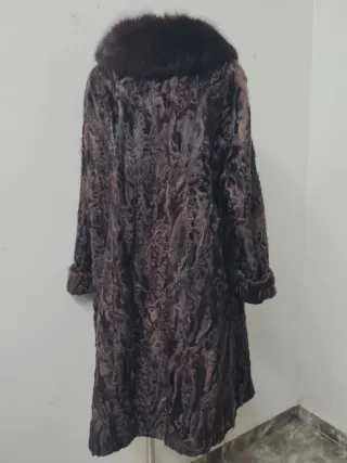 Abrigo de astracán con denso cuello en Vis0n