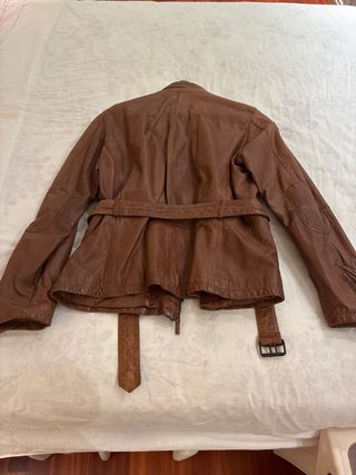 Cazadora de piel marrón