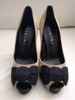 Zapatos de tacón Vicini beige y Negro. Talla 39