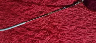 Gafas de sol negras y doradas