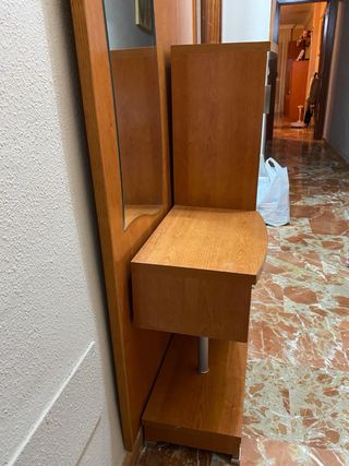 Mueble recibidor con espejo y cristal