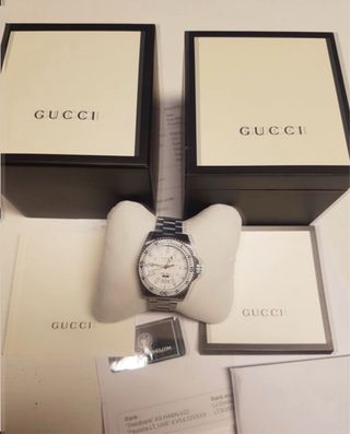 Reloj Gucci Dive Plata y Blanco