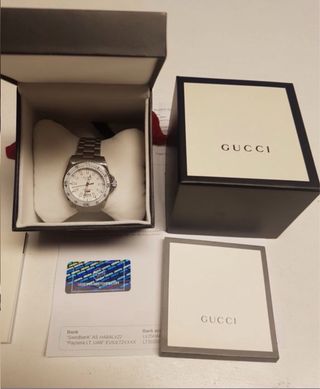 Reloj Gucci Dive Plata y Blanco
