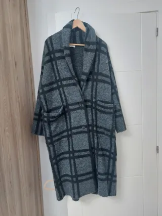 Abrigo Zara Cuadros Gris y Negro