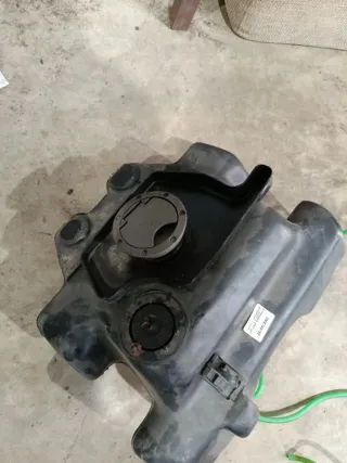 Depósito combustible Aerox