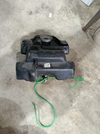 Depósito combustible Aerox