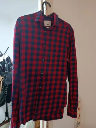 Camisa de cuadros roja y azul
