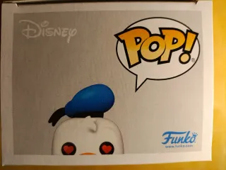 Funko Pop Donald Duck 90 With Heart Eyes