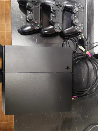 PS4 1TB + 3 Mandos Originales