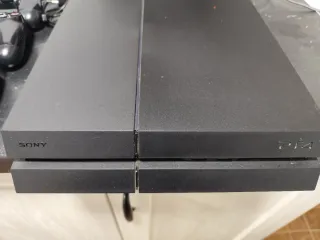 PS4 1TB + 3 Mandos Originales