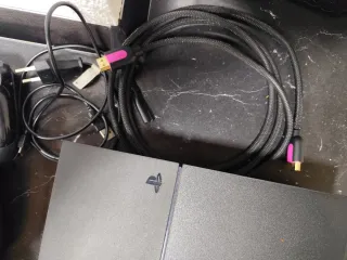 PS4 1TB + 3 Mandos Originales