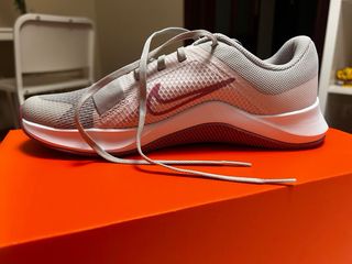 Zapatillas Nike Grises y Rosas Sin Uso