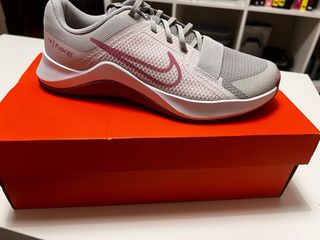 Zapatillas Nike Grises y Rosas Sin Uso