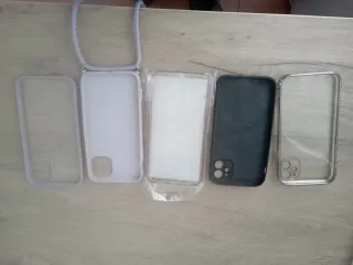 iPhone 11 con caja y cable